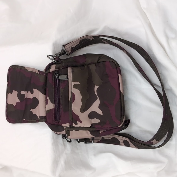 LUG Purse Purple Camo Crossbody Lots of pockets - Picture 6 of 13